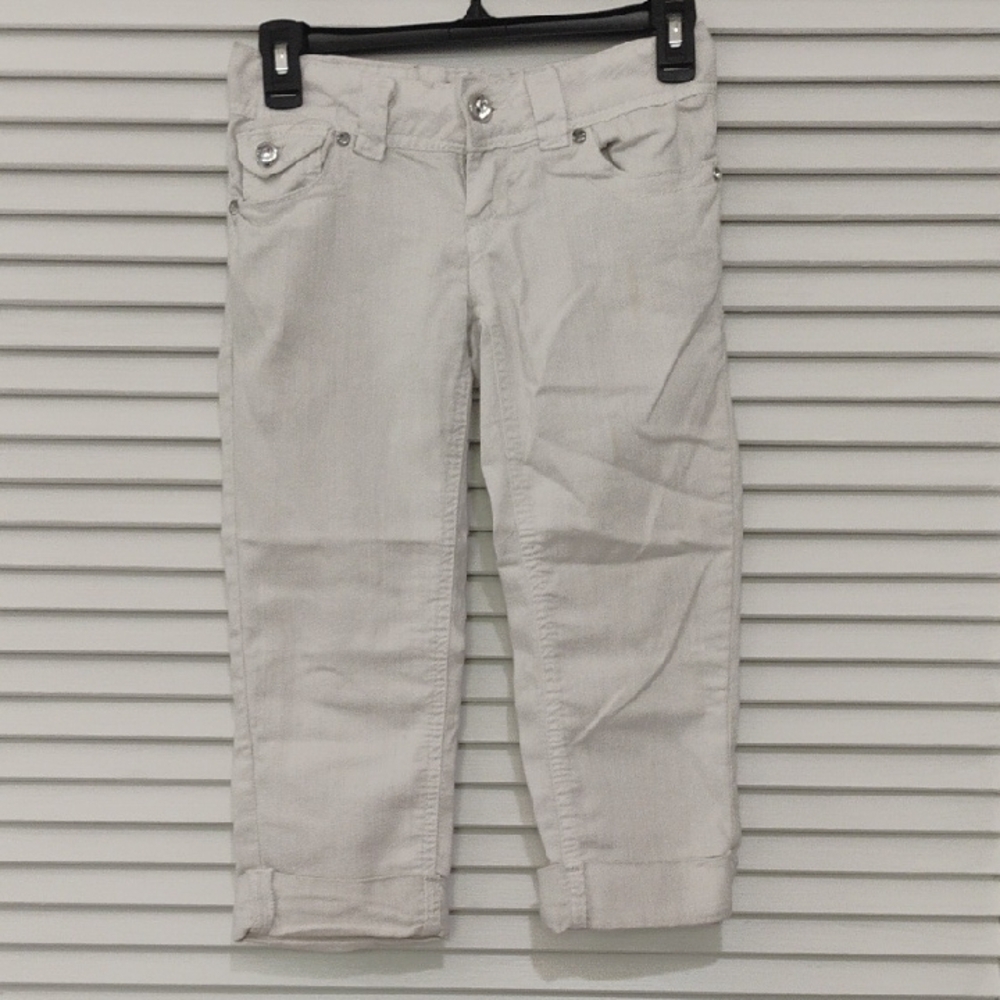 Stylish White Capri Pants